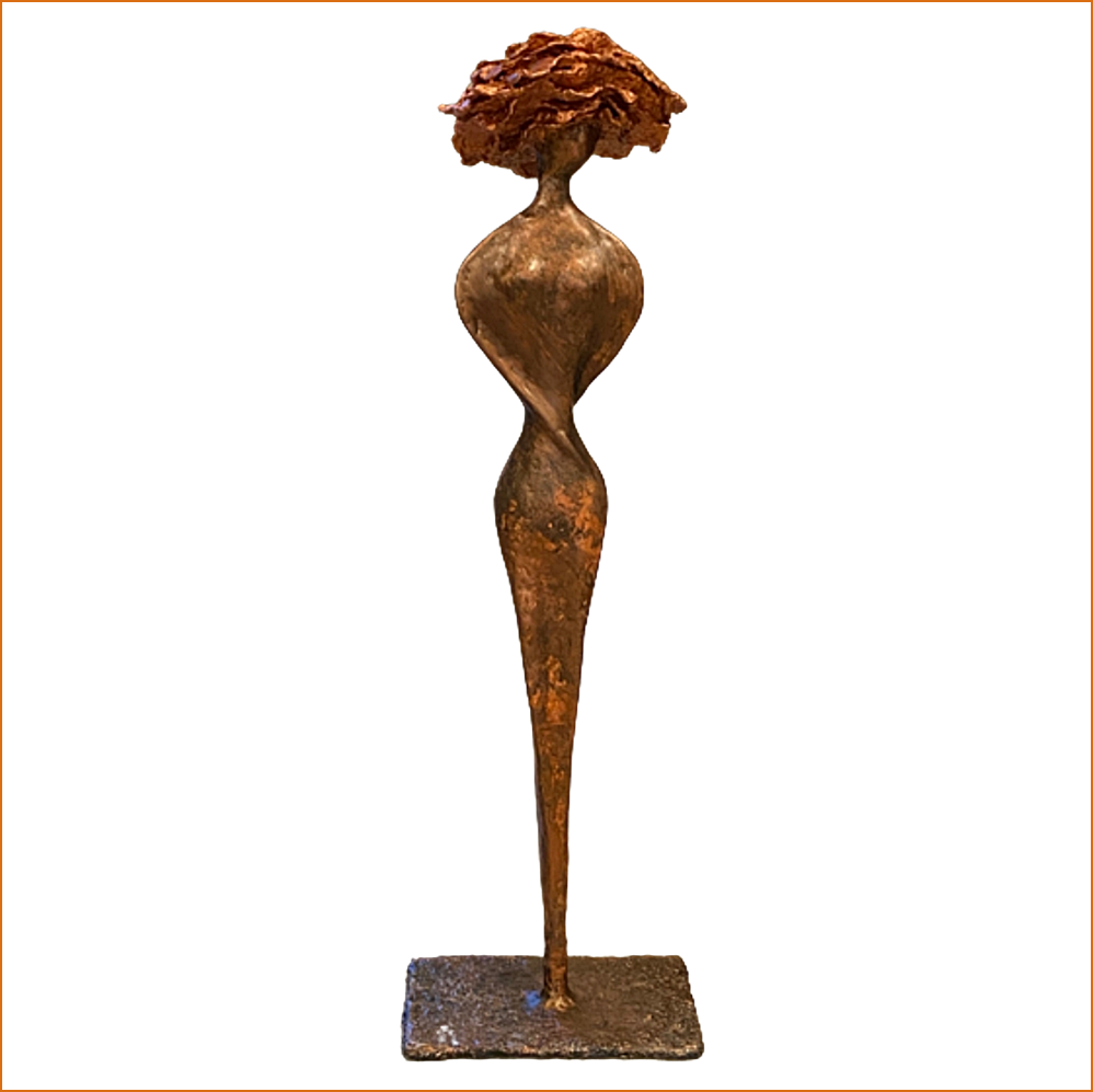 Erena- sculpture n°28 en papier mâché - représente une femme avec grand chapeau - patine acrylique effet cuivre