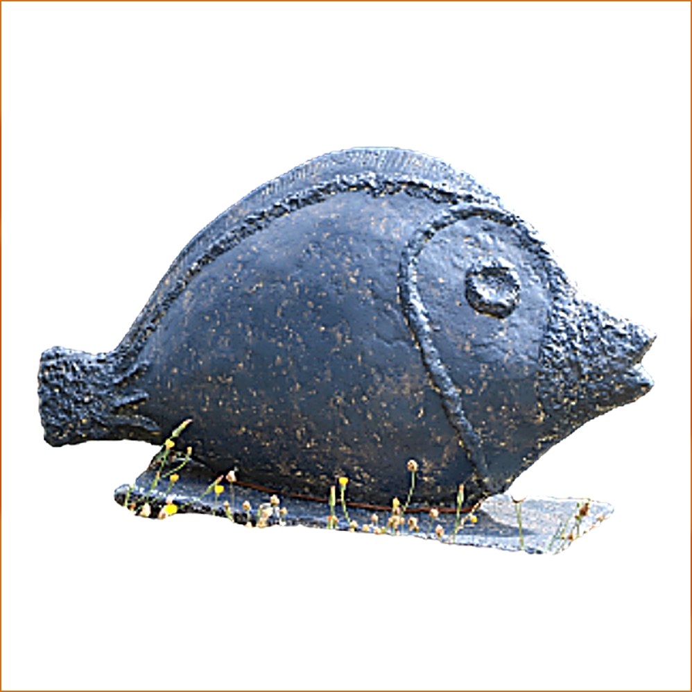 Sculpture Picis en papier ciment pour l'exterieur, représente un poisson bleu nuit