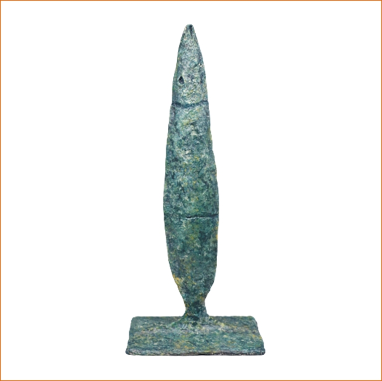 Iwak sculpture n°46 en papier mâché, représente un poisson debout, hauteur 50cm, patine bleu vert