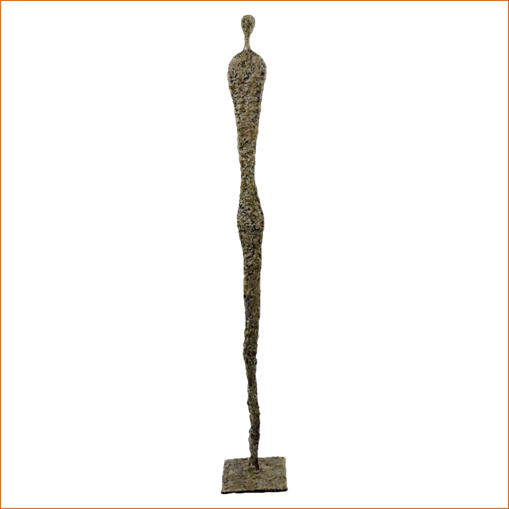 Lona sculpture n°86 en papier mâché, représente un personnage féminin, hauteur 140cm, patine aspect pierre