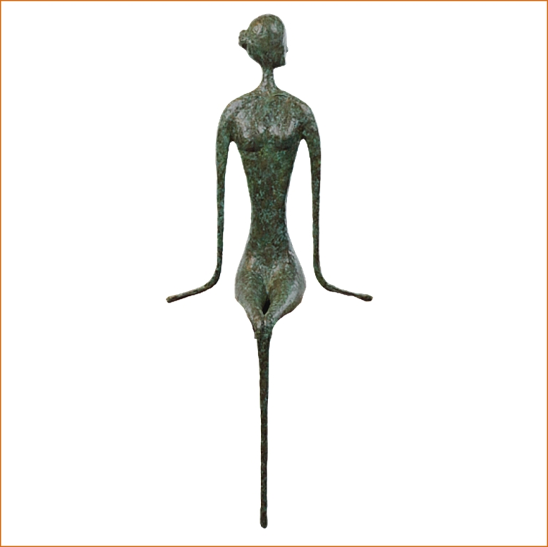 Lilia sculpture n°106 en papier mâché, représente une femme assise avec un drapée sur les épaules, hauteur 51cm, patine acrylique aspect bronze