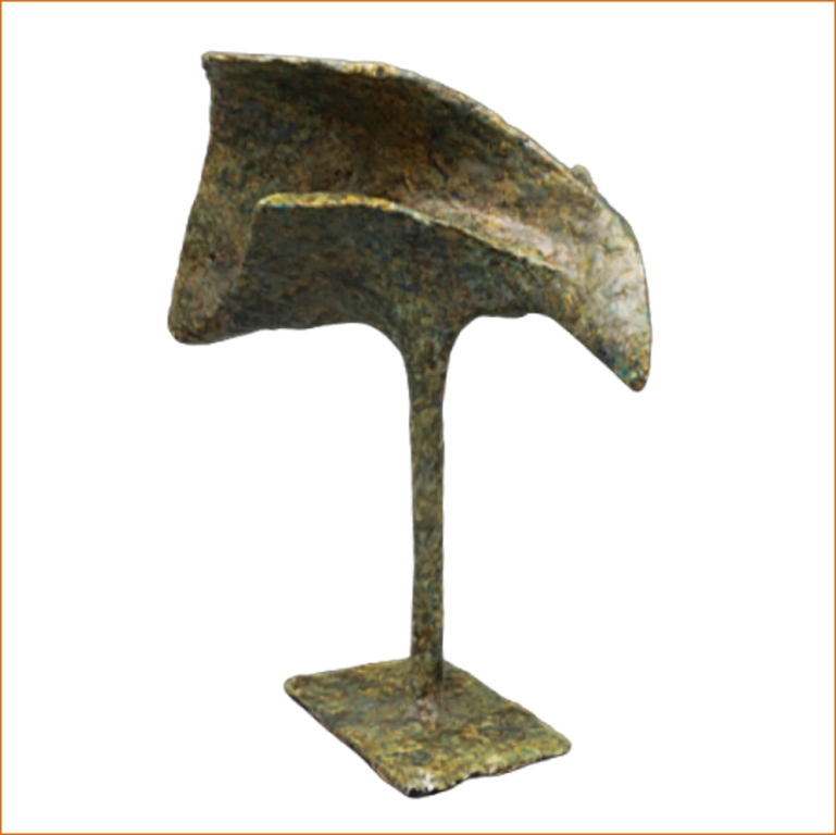 Manuk sculpture n°109 en papier mâché, représente un oiseau, hauteur 33cm, patine acrylique aspect métal
