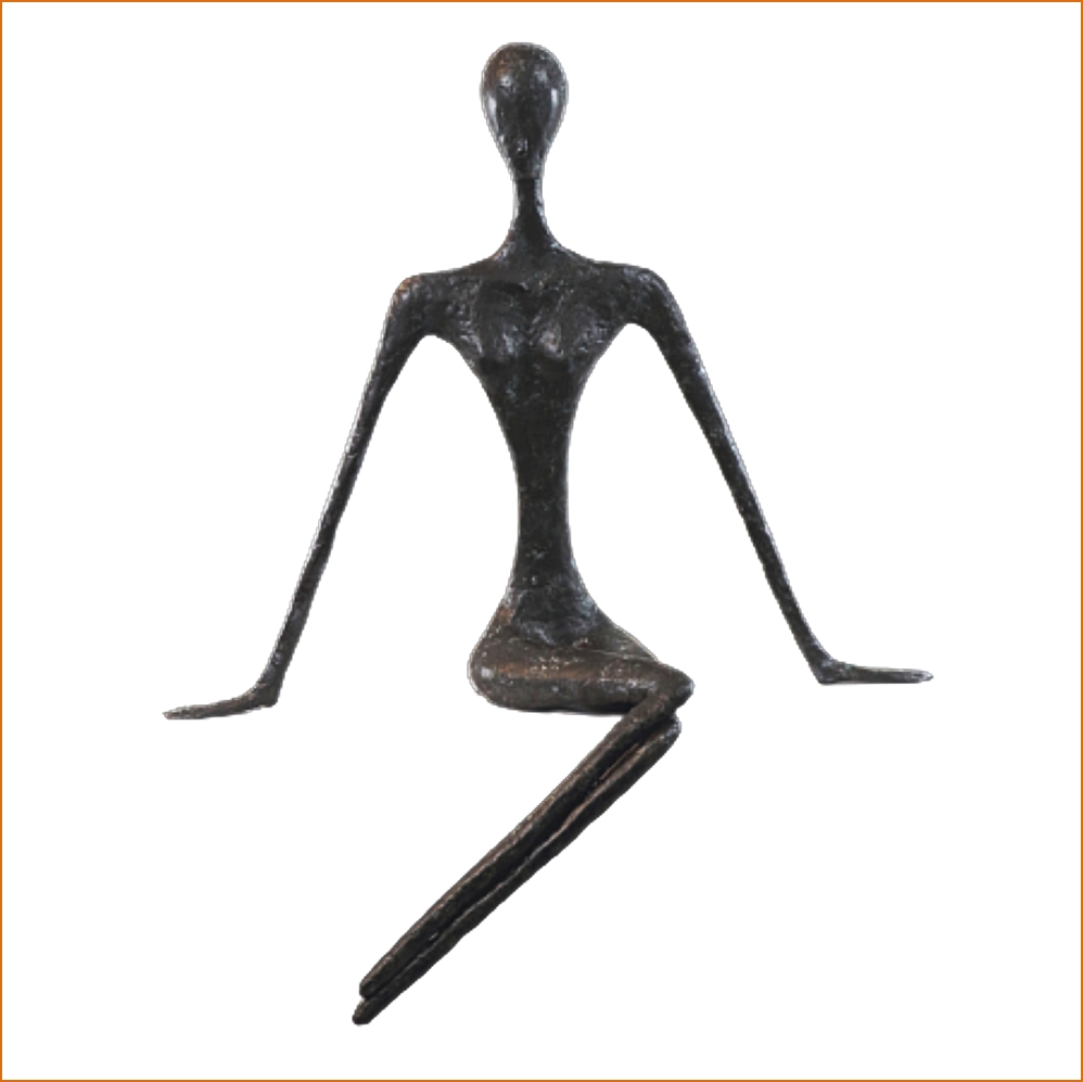 Alexia sculpture n°117 en papier mâché, représente une femme assise jambe de biais, hauteur 74cm, patine acrylique aspect bronze