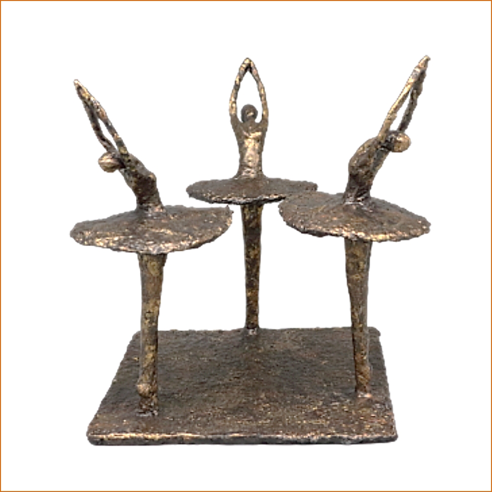 Katalinas sculpture n°119 en papier mâché, représente 3 danseuses, hauteur 25cm, patine acrylique aspect bronze