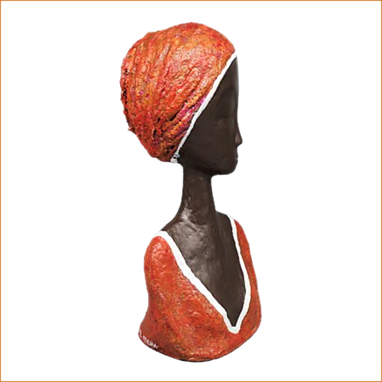 Kidjo sculpture n°123 en papier mâché, représente le buste d'une femme avec un turban orangé, hauteur 40cm, patine acrylique aspect bronze et orange