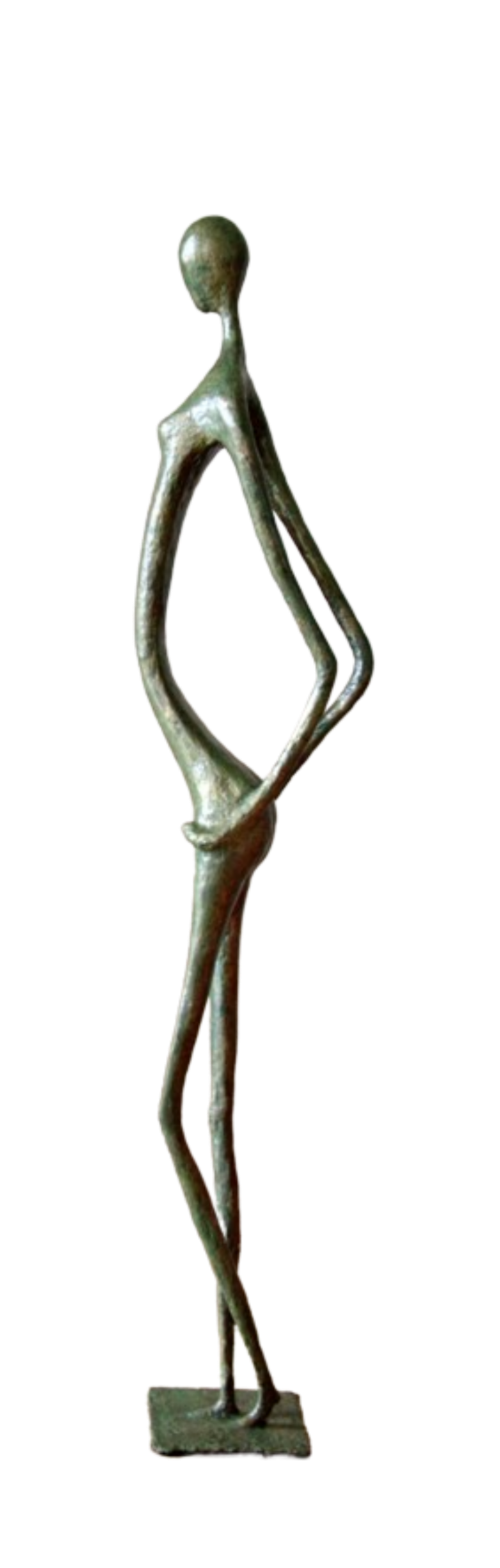 Zélie, sculpture n°141 en papier mâché, représente une africaine cambrée les mains sur les fesses. Mesure 120cm de hauteur, patine acrylique aspect vert-bronze